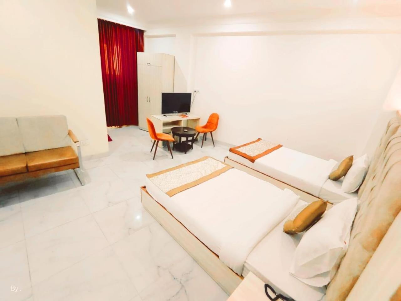 Hotel Almora Sky Near By Delhi International Airport With - Free Airport Pickup And Drop New Delhi Ngoại thất bức ảnh