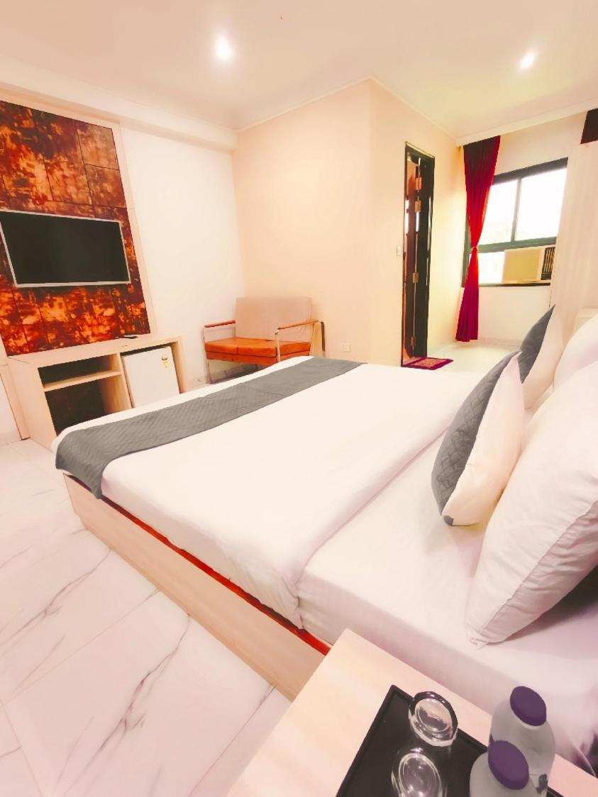 Hotel Almora Sky Near By Delhi International Airport With - Free Airport Pickup And Drop New Delhi Ngoại thất bức ảnh