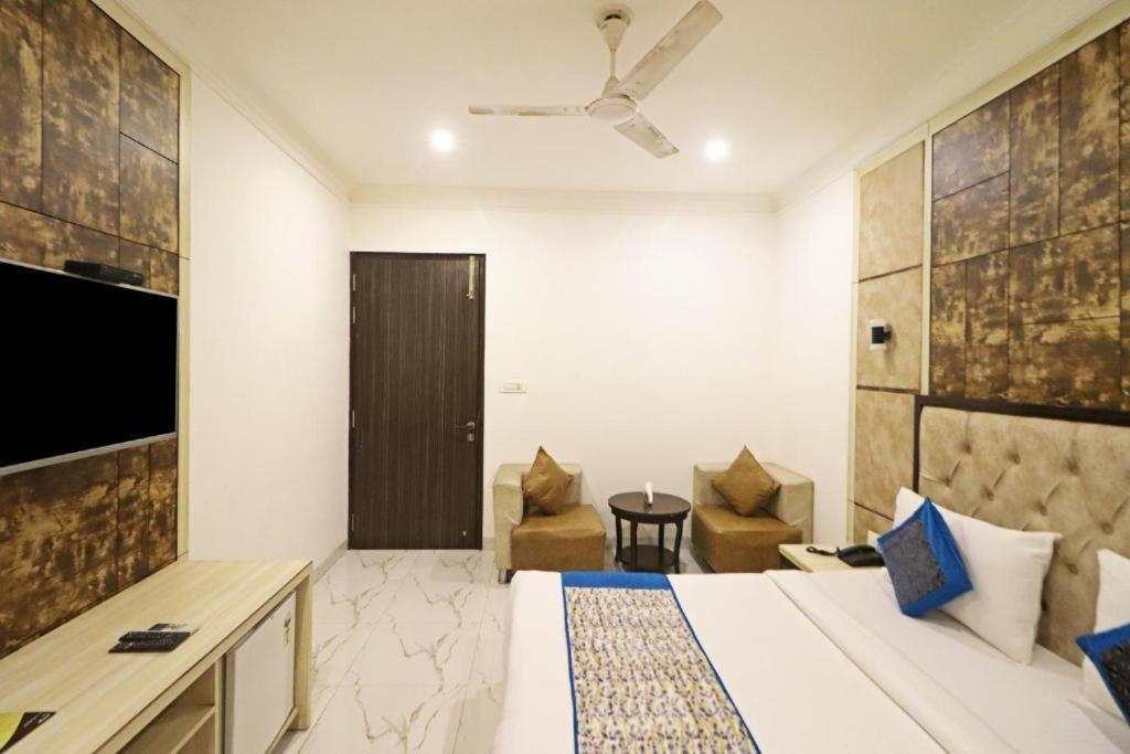 Hotel Almora Sky Near By Delhi International Airport With - Free Airport Pickup And Drop New Delhi Ngoại thất bức ảnh