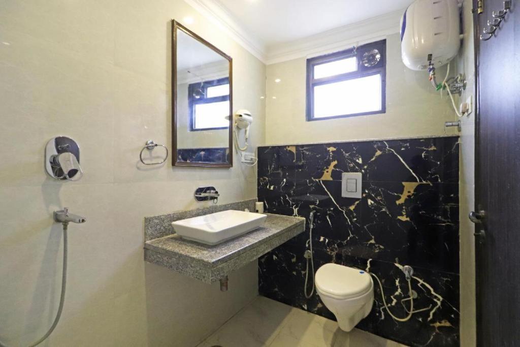 Hotel Almora Sky Near By Delhi International Airport With - Free Airport Pickup And Drop New Delhi Ngoại thất bức ảnh