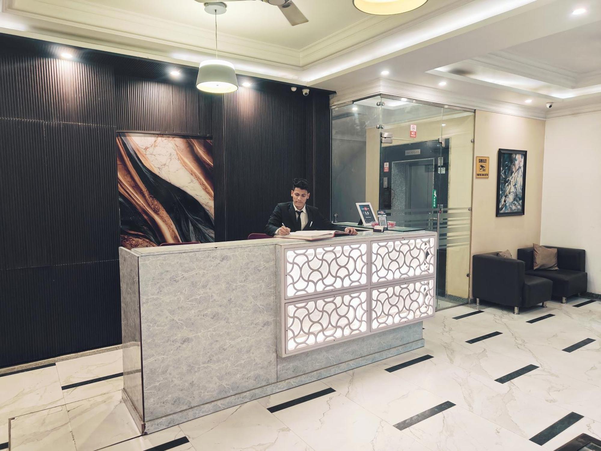 Hotel Almora Sky Near By Delhi International Airport With - Free Airport Pickup And Drop New Delhi Ngoại thất bức ảnh