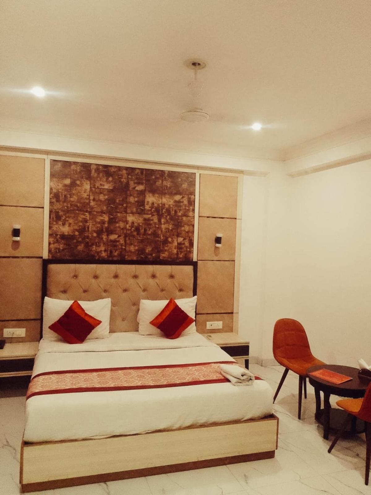 Hotel Almora Sky Near By Delhi International Airport With - Free Airport Pickup And Drop New Delhi Ngoại thất bức ảnh